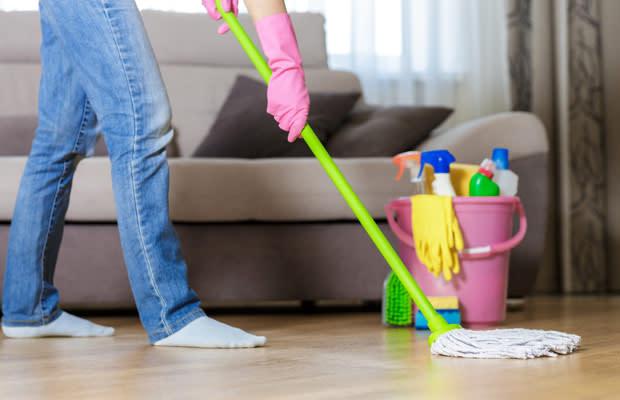 Các nước tẩy sàn đặc dụng tẩy vết xước vết ố tốt nhất